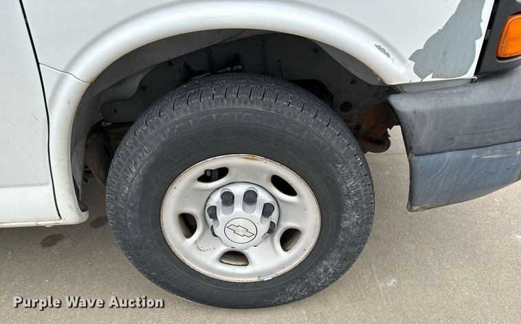 image for item NI9660 2003 Chevrolet  Express 2500 van