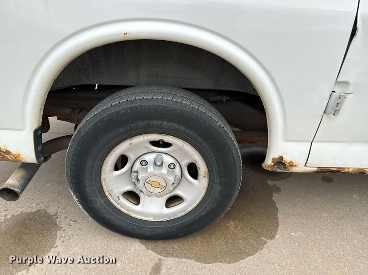 image for item NI9660 2003 Chevrolet  Express 2500 van