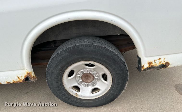 image for item NI9660 2003 Chevrolet  Express 2500 van