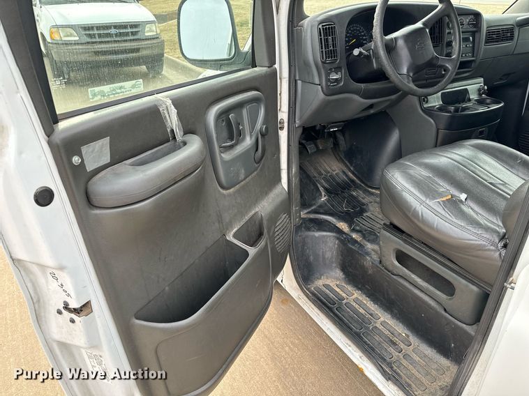 image for item NI9662 2001 Chevrolet Express 1500 van