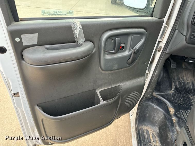 image for item NI9662 2001 Chevrolet Express 1500 van