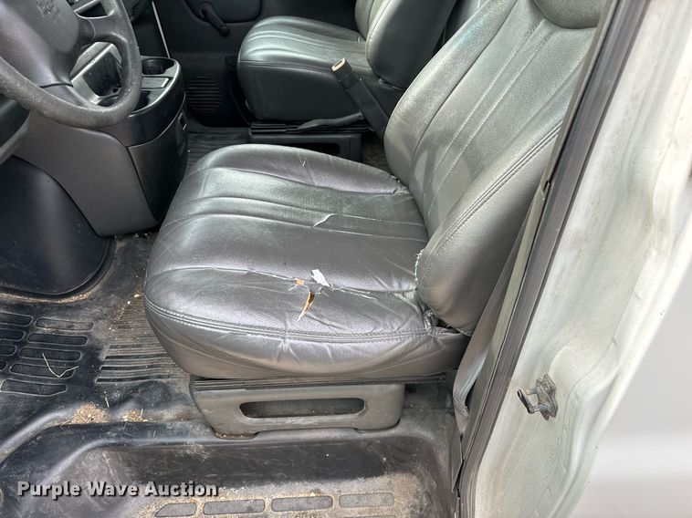 image for item NI9662 2001 Chevrolet Express 1500 van