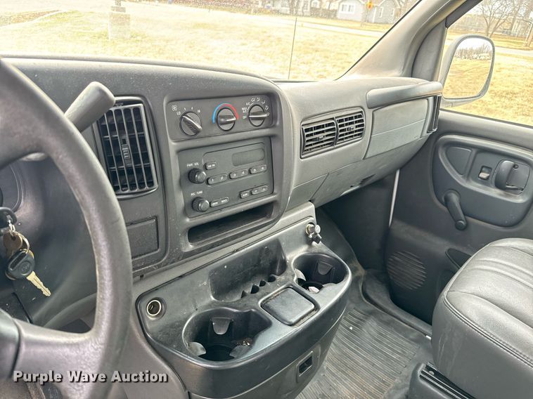 image for item NI9662 2001 Chevrolet Express 1500 van