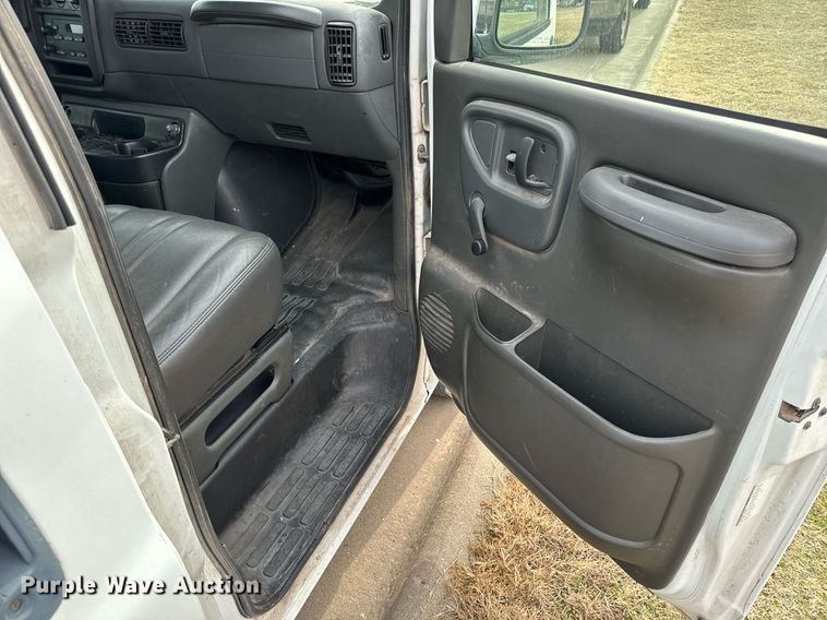 image for item NI9662 2001 Chevrolet Express 1500 van