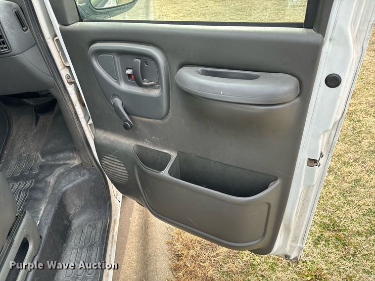 image for item NI9662 2001 Chevrolet Express 1500 van