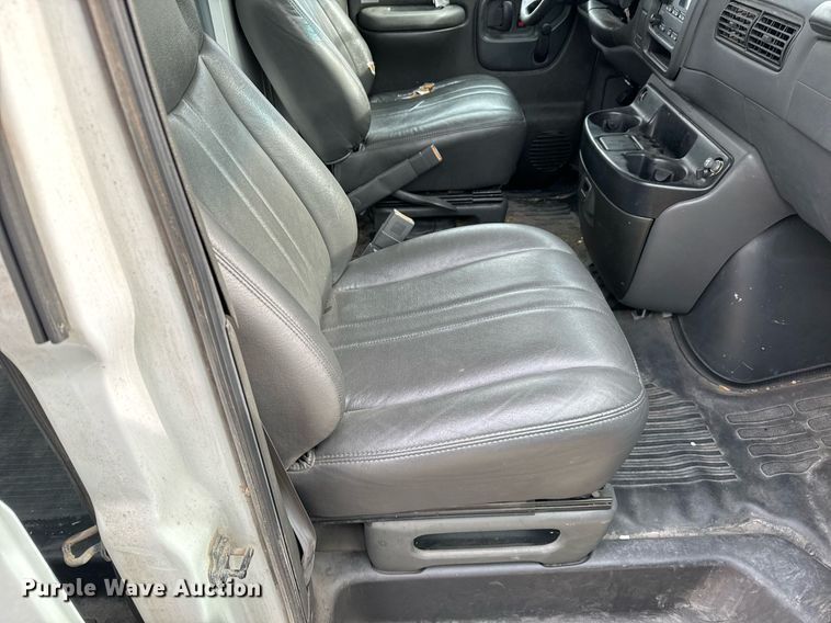 image for item NI9662 2001 Chevrolet Express 1500 van