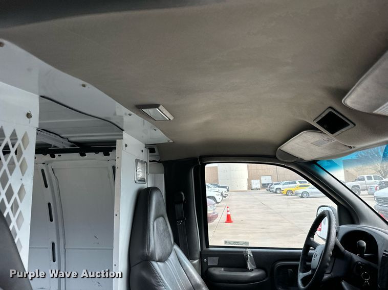 image for item NI9662 2001 Chevrolet Express 1500 van