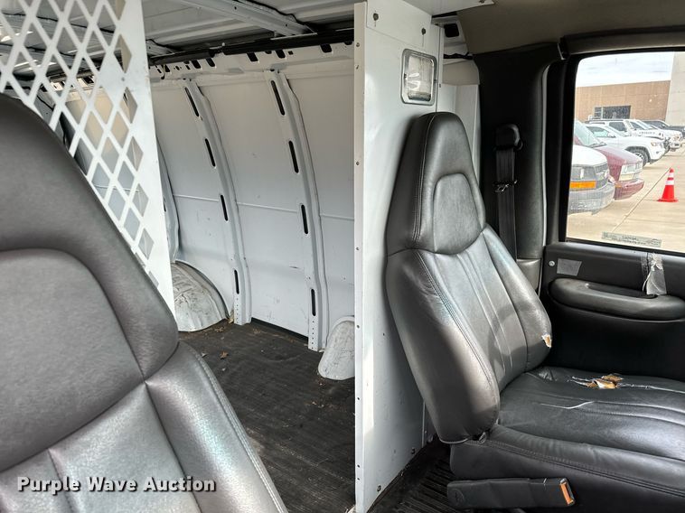 image for item NI9662 2001 Chevrolet Express 1500 van