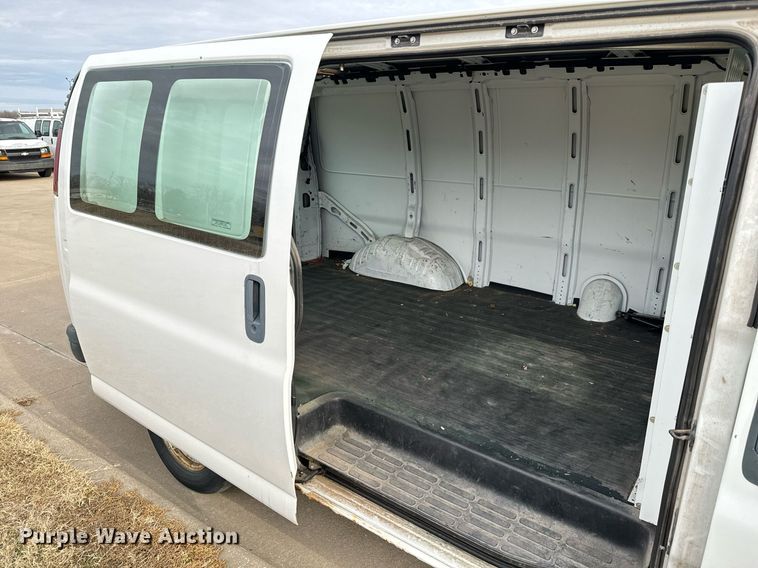 image for item NI9662 2001 Chevrolet Express 1500 van