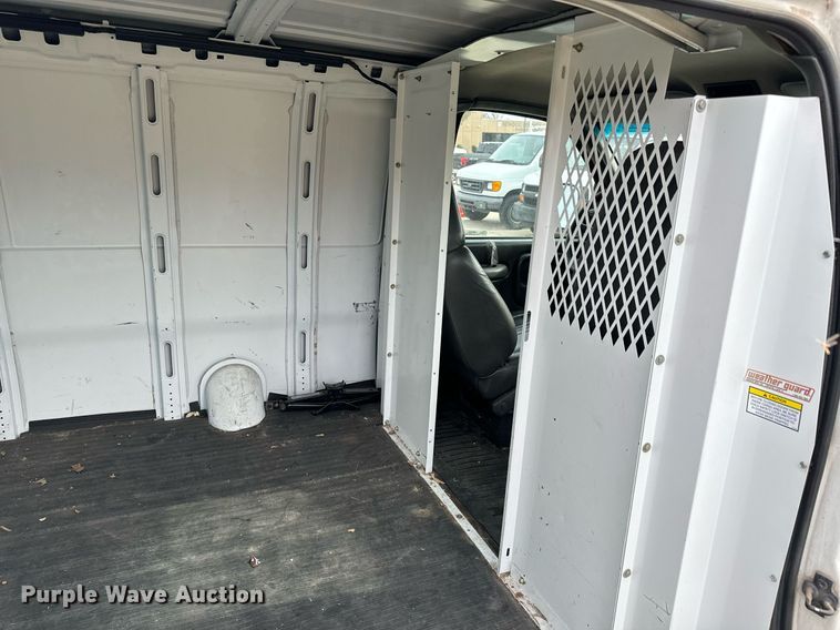 image for item NI9662 2001 Chevrolet Express 1500 van