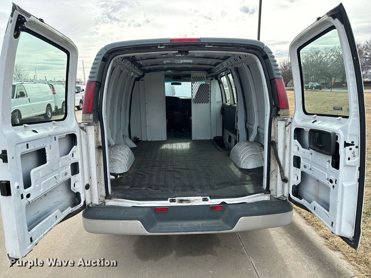image for item NI9662 2001 Chevrolet Express 1500 van