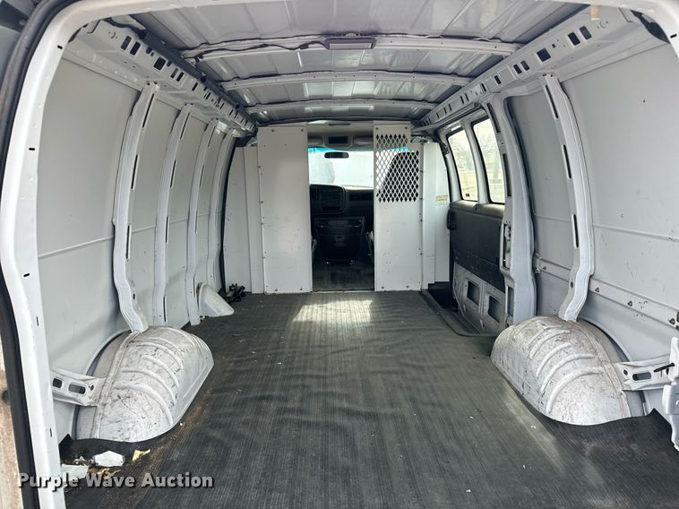 image for item NI9662 2001 Chevrolet Express 1500 van