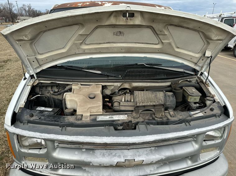 image for item NI9662 2001 Chevrolet Express 1500 van