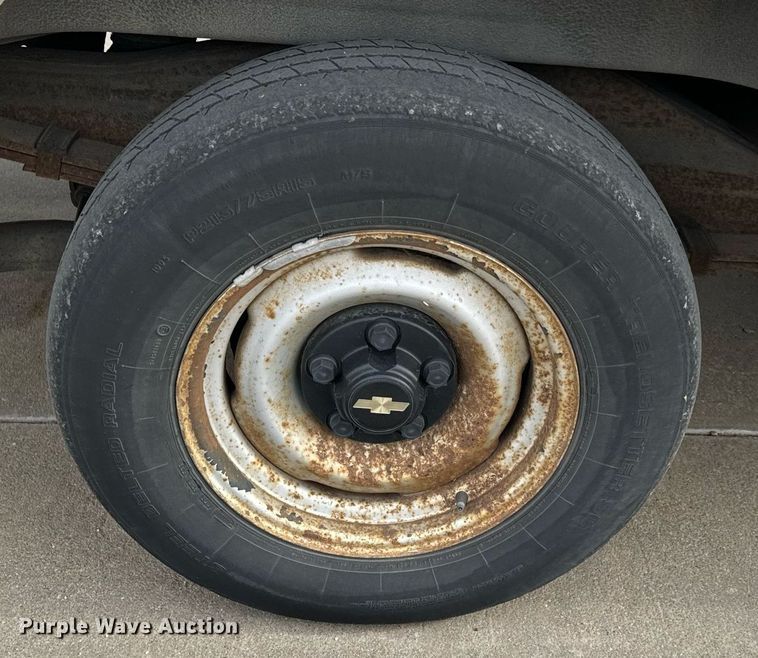 image for item NI9662 2001 Chevrolet Express 1500 van