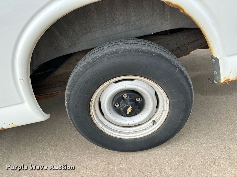 image for item NI9662 2001 Chevrolet Express 1500 van