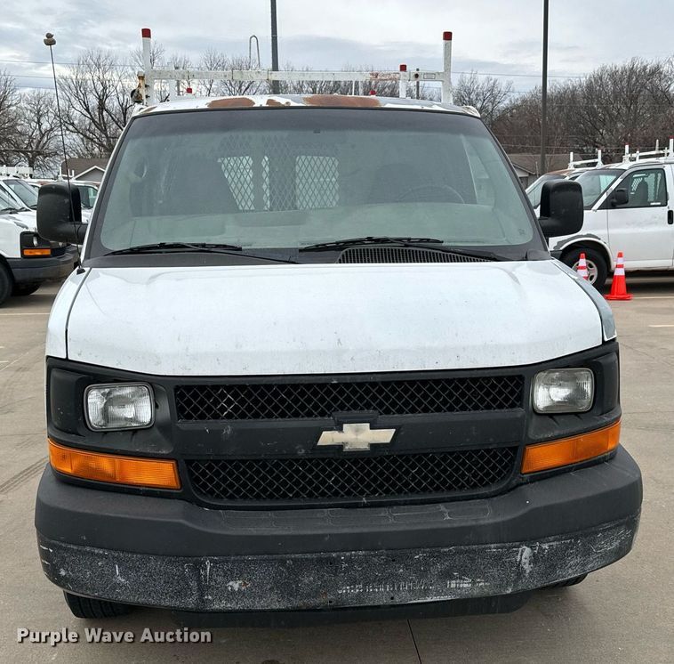 image for item NI9663 2007 Chevrolet Express 2500 van