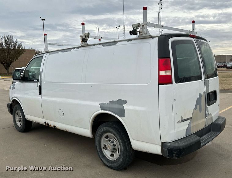 image for item NI9663 2007 Chevrolet Express 2500 van