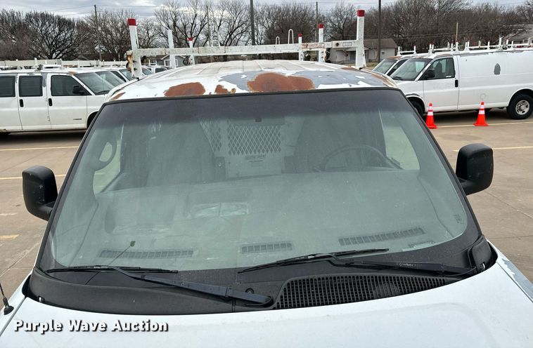 image for item NI9663 2007 Chevrolet Express 2500 van