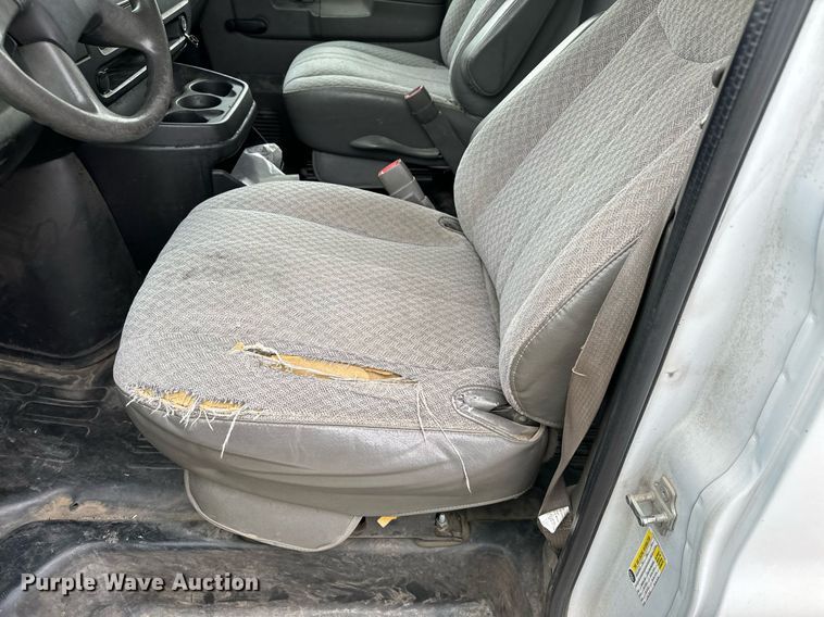 image for item NI9663 2007 Chevrolet Express 2500 van