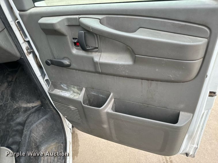 image for item NI9663 2007 Chevrolet Express 2500 van