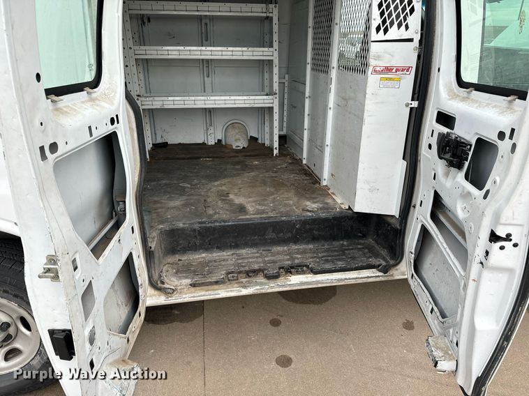 image for item NI9663 2007 Chevrolet Express 2500 van