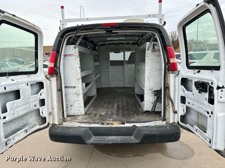 image for item NI9663 2007 Chevrolet Express 2500 van