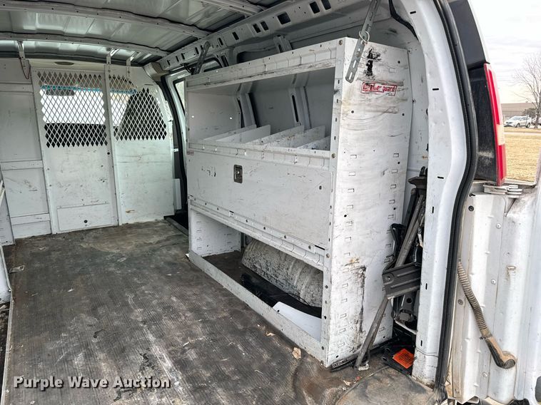 image for item NI9663 2007 Chevrolet Express 2500 van