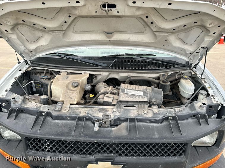 image for item NI9663 2007 Chevrolet Express 2500 van