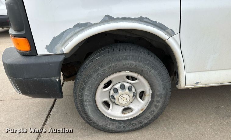 image for item NI9663 2007 Chevrolet Express 2500 van