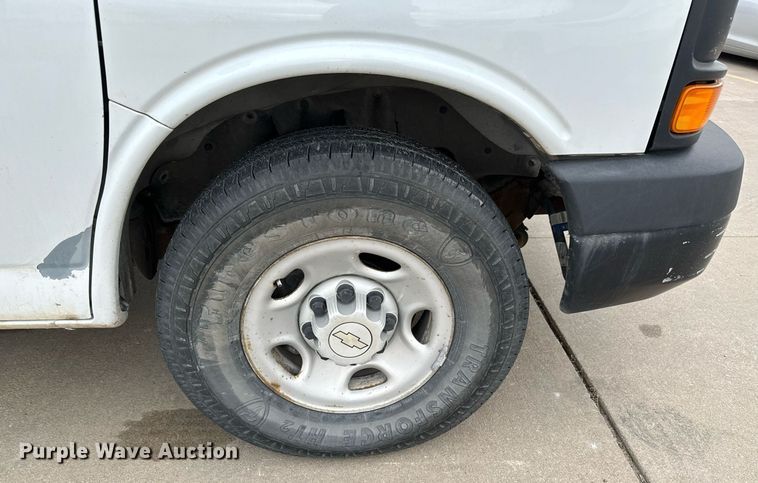 image for item NI9663 2007 Chevrolet Express 2500 van