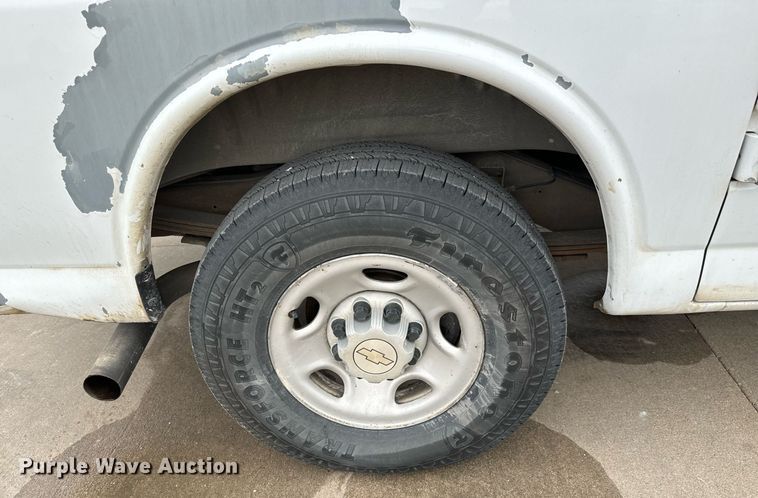 image for item NI9663 2007 Chevrolet Express 2500 van