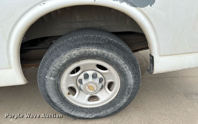image for item NI9663 2007 Chevrolet Express 2500 van
