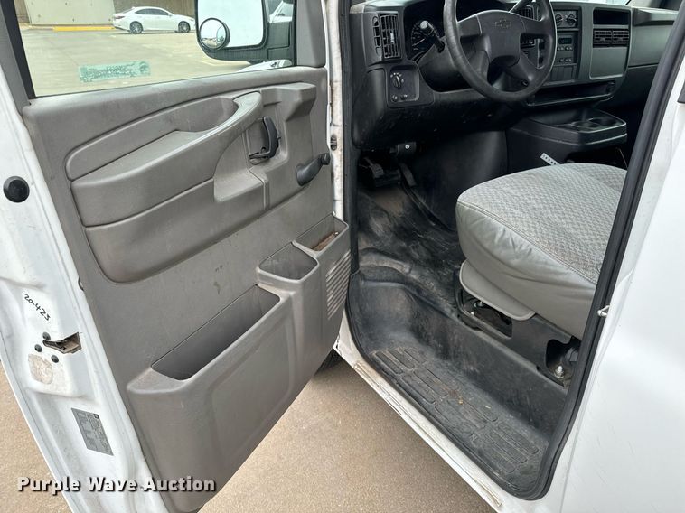 image for item NI9664 2007 Chevrolet Express 2500 van