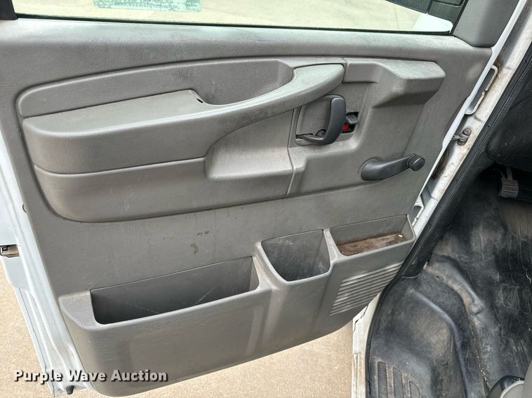 image for item NI9664 2007 Chevrolet Express 2500 van