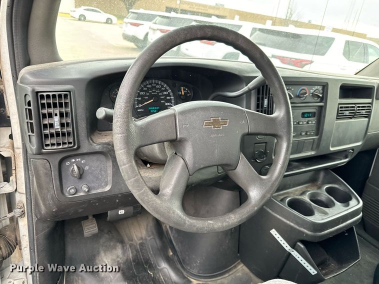 image for item NI9664 2007 Chevrolet Express 2500 van