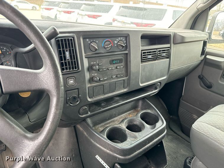 image for item NI9664 2007 Chevrolet Express 2500 van