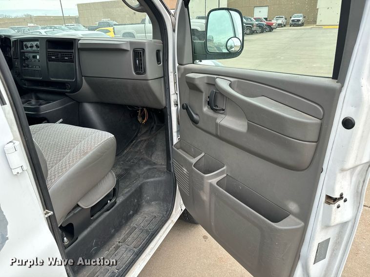 image for item NI9664 2007 Chevrolet Express 2500 van