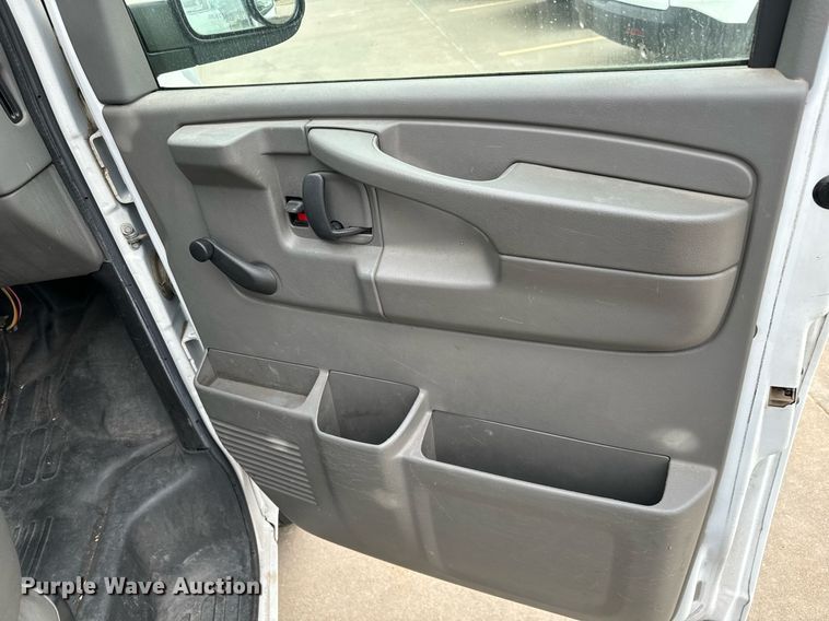 image for item NI9664 2007 Chevrolet Express 2500 van