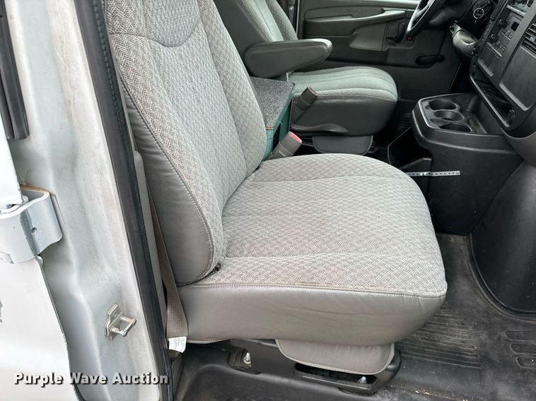 image for item NI9664 2007 Chevrolet Express 2500 van
