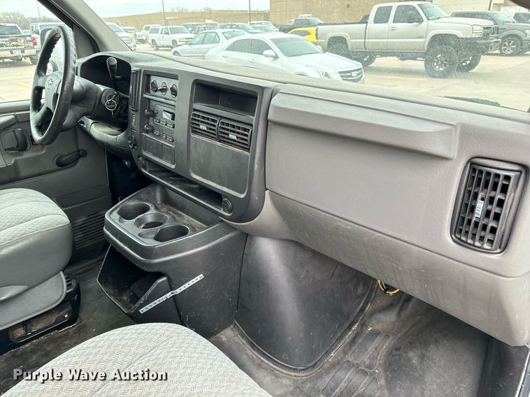 image for item NI9664 2007 Chevrolet Express 2500 van