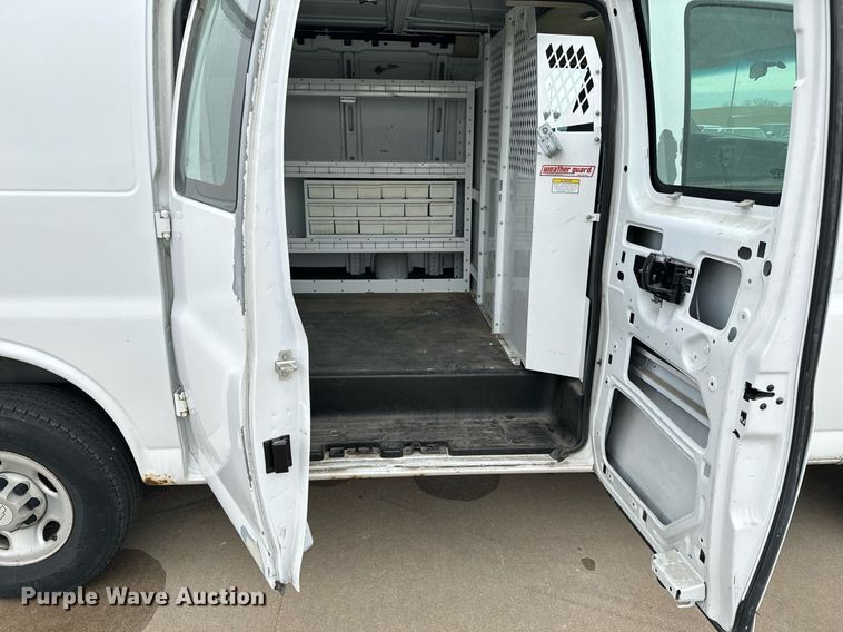 image for item NI9664 2007 Chevrolet Express 2500 van
