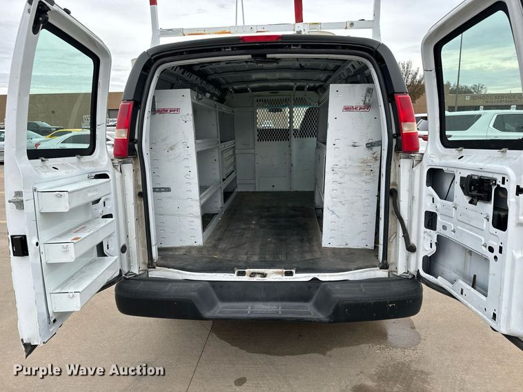image for item NI9664 2007 Chevrolet Express 2500 van