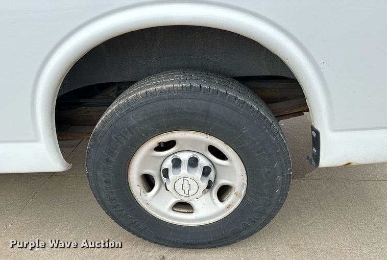 image for item NI9664 2007 Chevrolet Express 2500 van