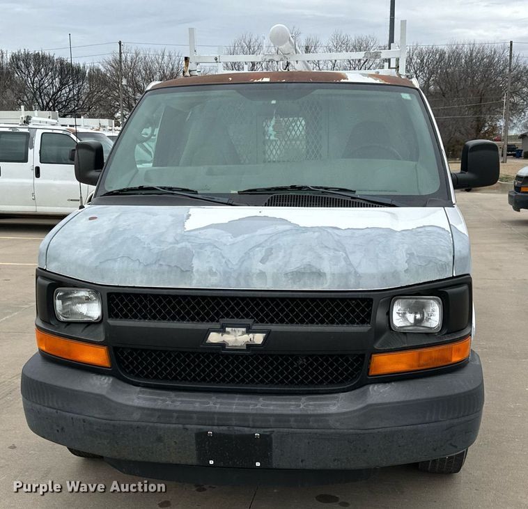 image for item NI9665 2005 Chevrolet Express 2500 van