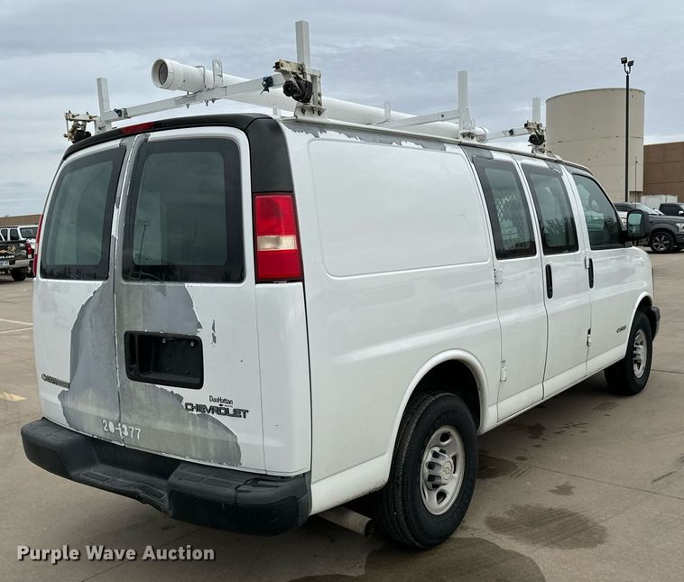 image for item NI9665 2005 Chevrolet Express 2500 van