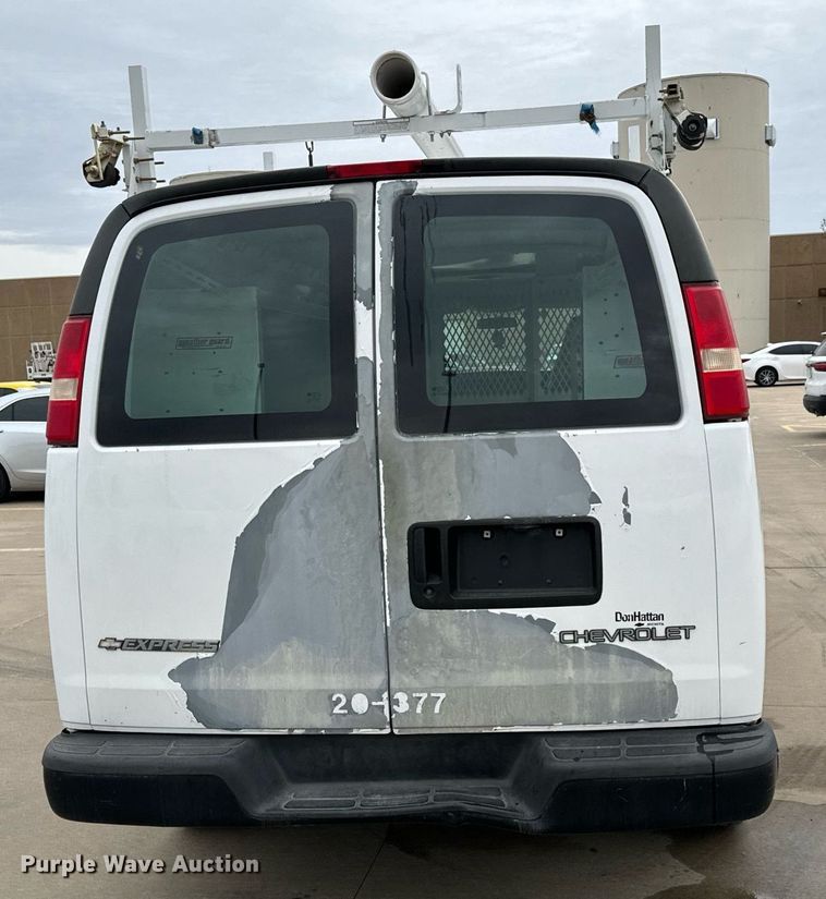 image for item NI9665 2005 Chevrolet Express 2500 van