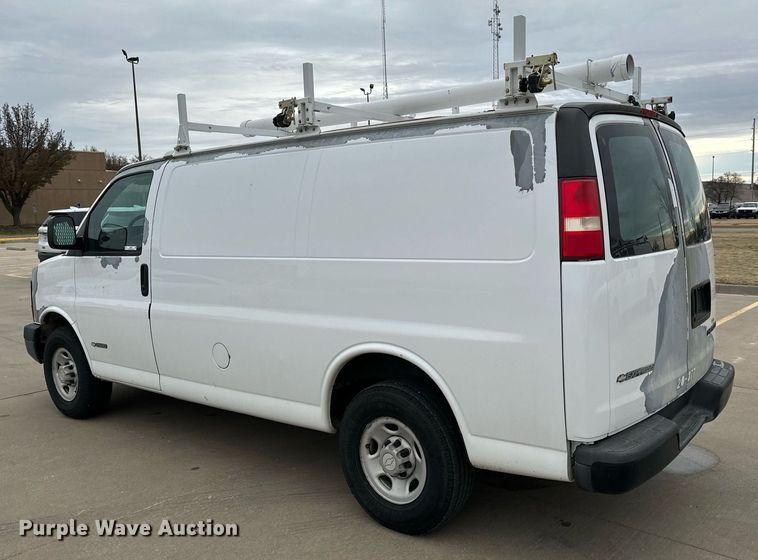 image for item NI9665 2005 Chevrolet Express 2500 van