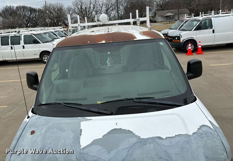 image for item NI9665 2005 Chevrolet Express 2500 van