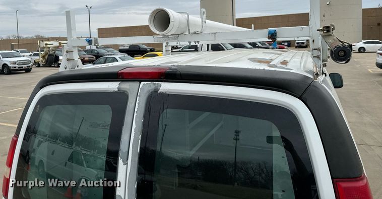 image for item NI9665 2005 Chevrolet Express 2500 van