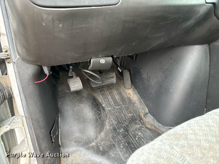 image for item NI9665 2005 Chevrolet Express 2500 van